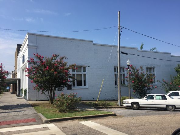 Cadence Bank Building: 293 Water Ave, Uniontown, AL 36786